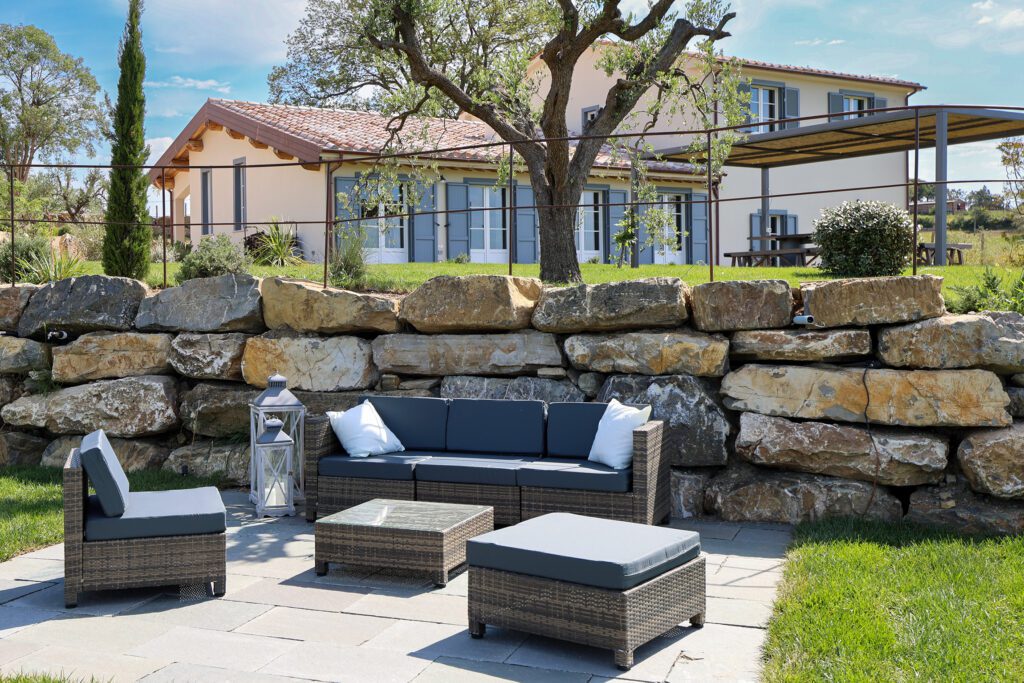 Tenuta-Masa-outdoor-seating