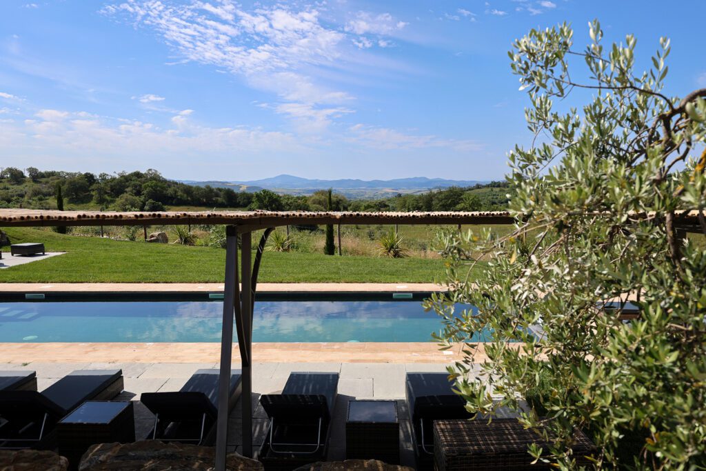 Tenuta-Masa-pool-area-view