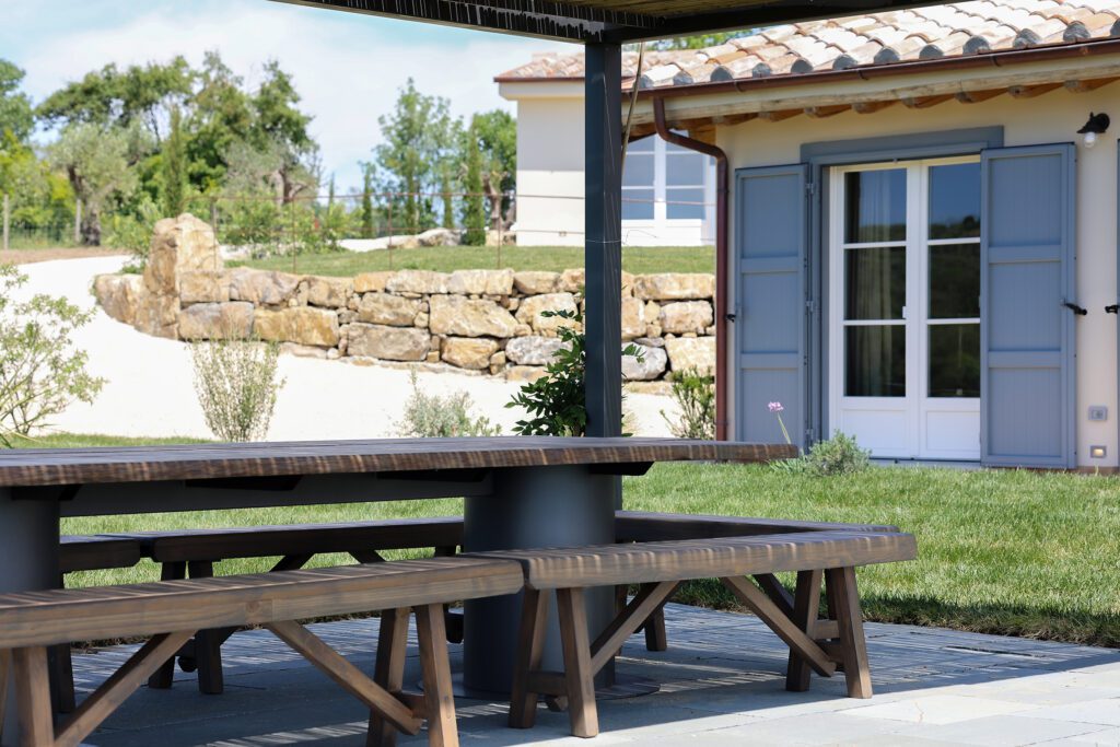 Tenuta-Masa-shaded-bench